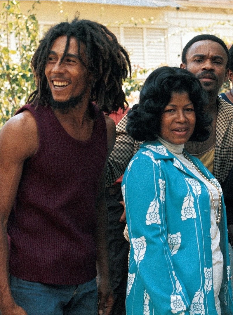 MarleyArchive's tweet photo. Bob Marley and Katherine Jackson. Jamaica 1975. 📷 by #LeeJaffe https://t.co/DKBhLcOJ0G