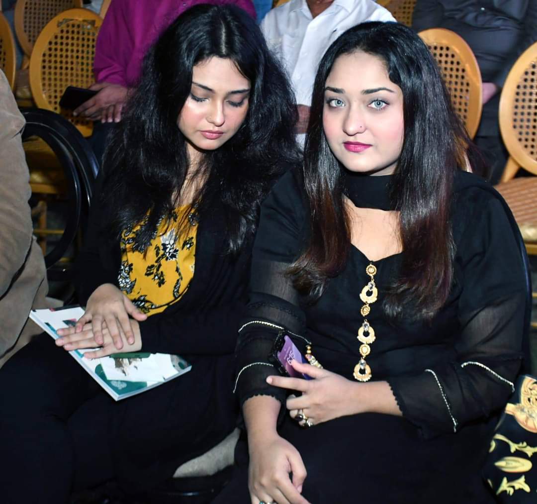 KamranAkhterMQM's tweet image. آج تک کراچی کا ایسا نمائندہ اجتماع نہیں دیکھا جس میں فکر اور ہر شعبہ ہائے زندگی کی نمائندگی ہو آج کی شام شامِ تشکر ہے شکر اور شکریہ کا تقاضہ کرتی ہےانہوں نےکراچی کے نوجوانوں کو مخاطب کرتےہوئےکہا کہ پاکستان انسٹی ٹیوٹ آف فیشن ڈیزائن کی کراچی آمد کراچی کےنوجوانوں کومبارک ہو
#PIFD