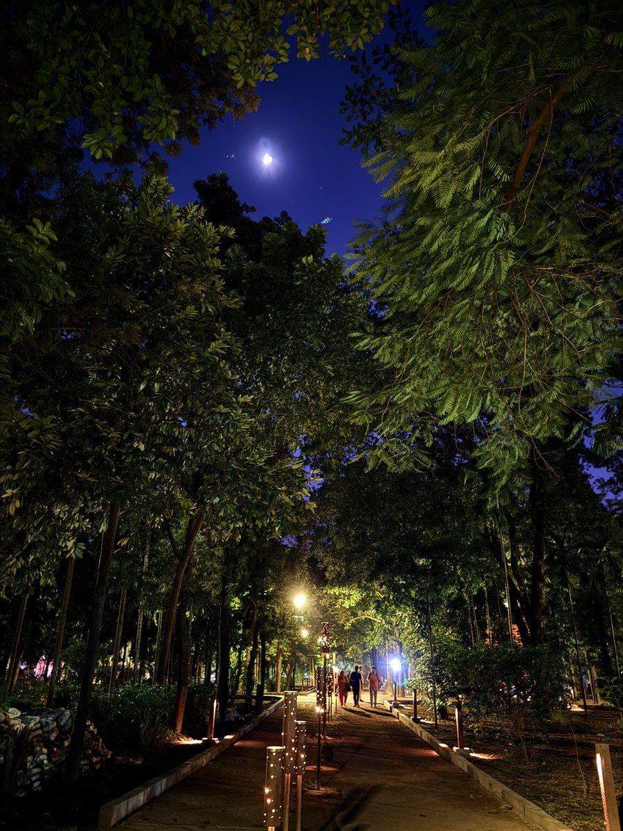 THESKB69's tweet image. Evening time is the best time to be in DU 🫰