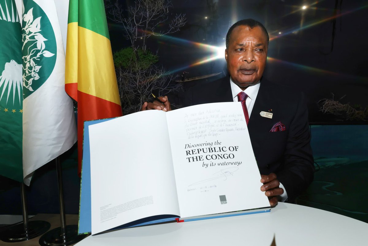 PR_Congo's tweet photo. Cérémonie de dédicace, par le président @SassouNGuesso_ du livre de présentation des ressources naturelles du Congo. 

Bakou, le 12 novembre 2024 https://t.co/zIC1jBdKrp