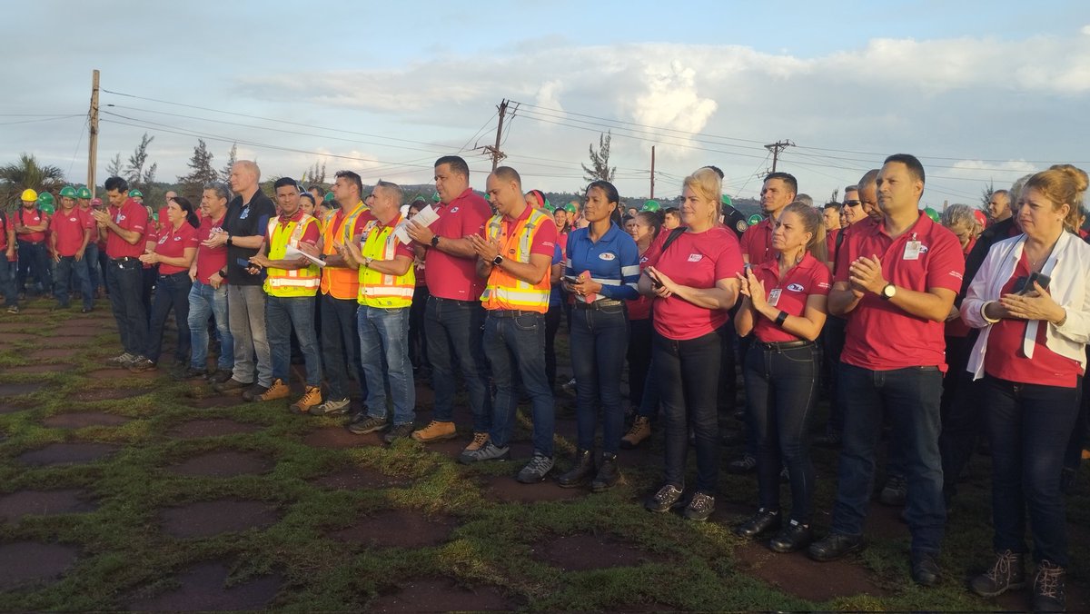 MoaNickel1994's tweet photo. 👉En el Matutino rendimos tributo al líder eterno de la Revolución a ocho años de su partida física.
🧑‍🚒🚒 La SD Minas hizo homenaje a la Unidad de Emergencias en saludo al Día del Bombero cubano.
Moa Nickel 2024 Mas Confianza y Más Años de Conjunto ❤️ 🇨🇺🇨🇦 en #30Aniversario https://t.co/aVDq1GHnUW