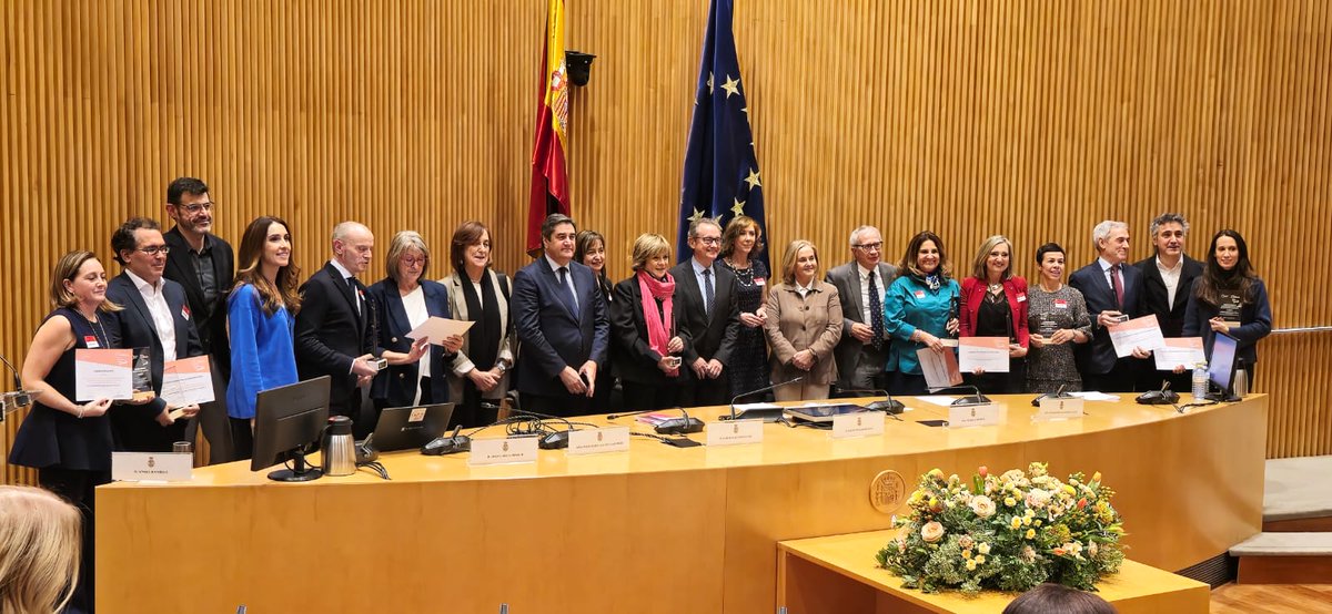 Premios Profesor Barea 22 ed.
Enhorabuena a Ana Cerrillo "Plan Azul Marañón" y José Miguel Blanco "Modelo de competencias《Marañon: desarrollando el talento. Dos premios muy merecidos. 
#SomosElMarañon