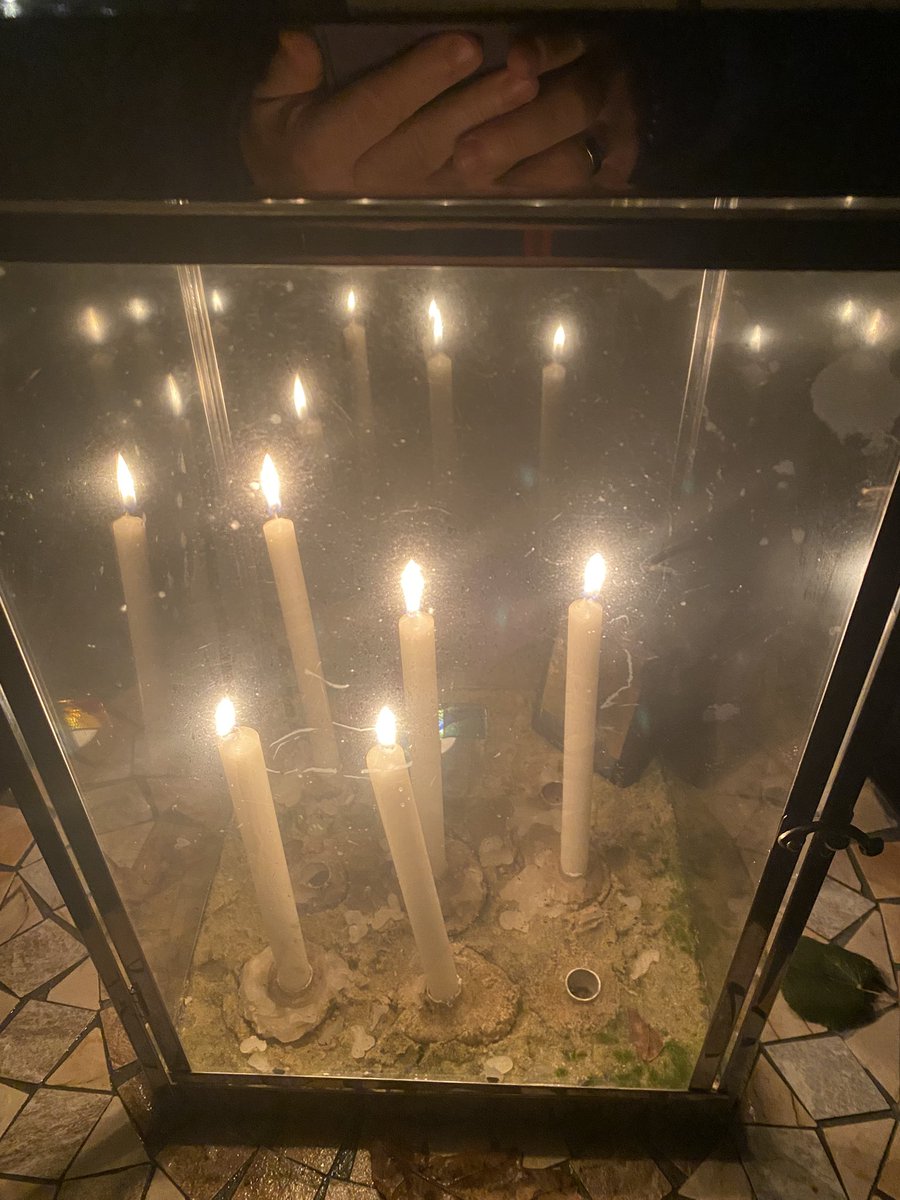 #KerzeFuerDich #NimmDirEinLicht  Heute brennen wieder 5 Kerzen. Wer eine nehmen will, einfach ein DruKo (oder eine DM). Bei Bedarf stell ich gerne noch mehr auf. Pace e bene
#bleibtbehütet #staysheltered 
Gerne auch Repost