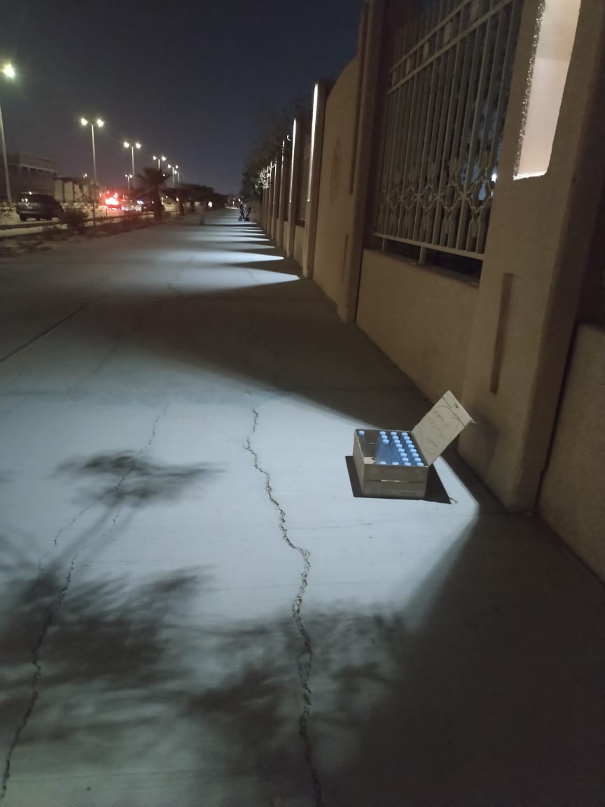 SelfDevWay's tweet image. شفت كراتين مياه للصدقة  موزعة على اطراف احد الاماكن المخصصة للمشي ، يطلبون الدعاء بأن يرزقهم الله الوظايف اللي يتمنونها

لاتبخلون عليهم بالدعاء، وتذكروا "لك بالمثل"