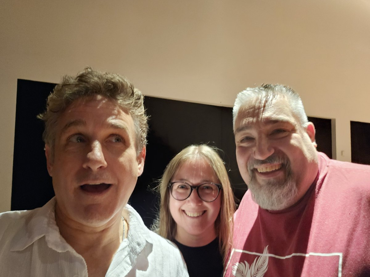 Chandl3r6's tweet photo. Was great catching up with you @GarethMutch after the show at @GLiveGuildford Kicking ourselves we didn't get a pic. π€¦π»ββοΈ Both myself & @Roxy1973 will look out for you at the Fringe next year! ππ» #GarethMutch #TomStade #GLive https://t.co/ccqNcRNYhW