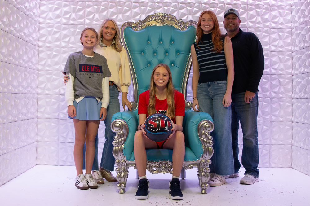 MegMoore0's tweet image. after a great unofficial visit w/ @olemisswbb, I am blessed to receive an offer from @YolettMcCuin!! thank you for believing in me! #AGTG #blessed 🙌🏼🙌🏼