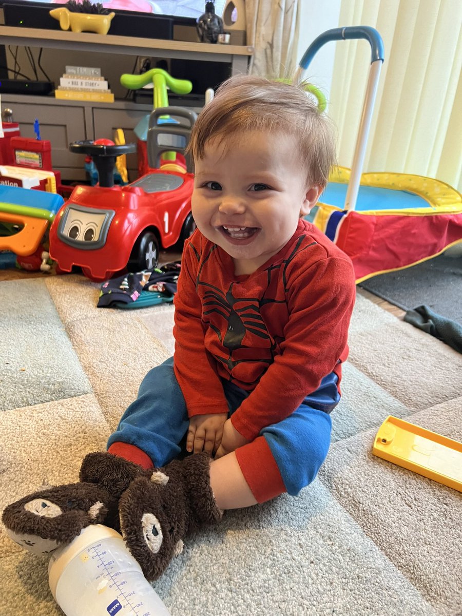 SophiieJune's tweet photo. @totesISOTONERUK My son is obsessed with these slippers and refuses to take them off his feet! Problem is, they’re getting a bit tight and I can’t find a bigger size anywhere online😢 I have looked everywhere and running out of options, he won’t wear any others! can you help? https://t.co/xp8kjYggRe