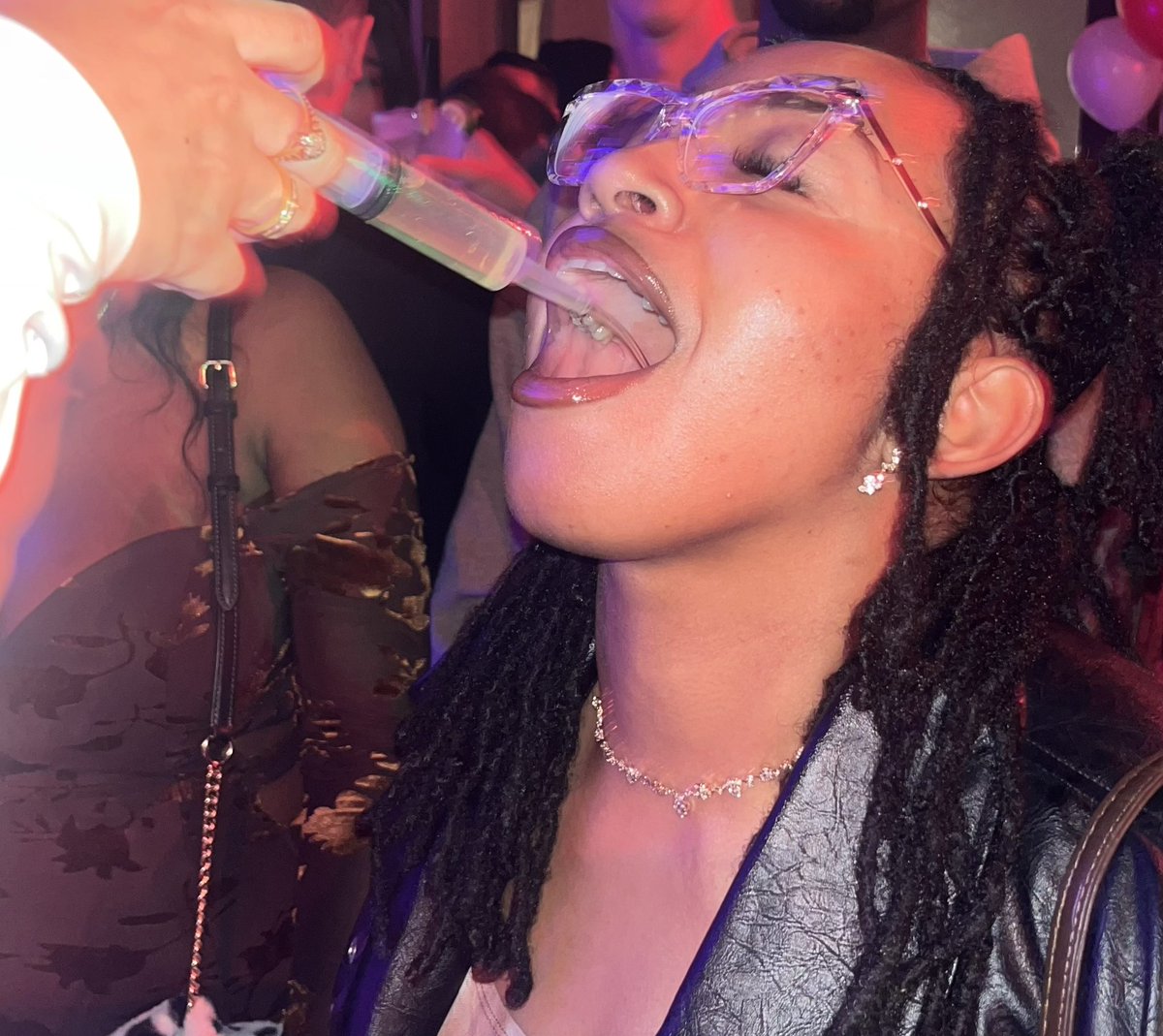Boobiekins1's tweet photo. 😭😭😭😭😭😭 this will never not be funny 😭😭😭😭😭😭😭😭😭😭 https://t.co/F6jw8AL3v5