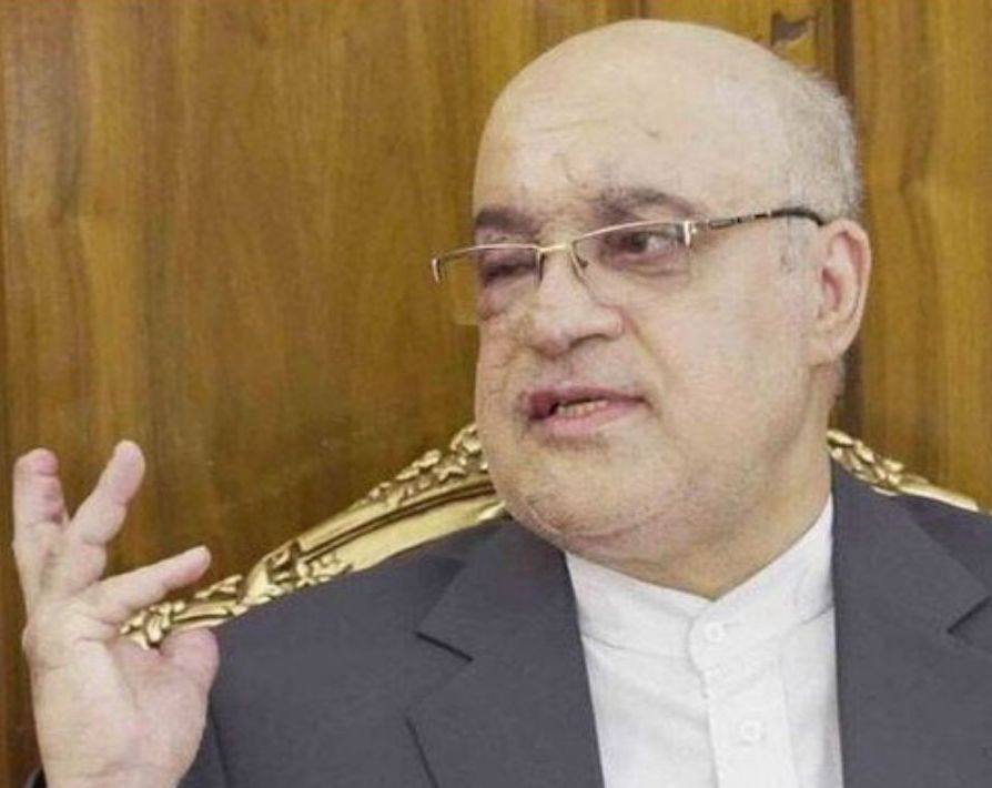 This is Mojtaba Amani!
He is Iran's ambassador to Lebanon.
What do you notice?