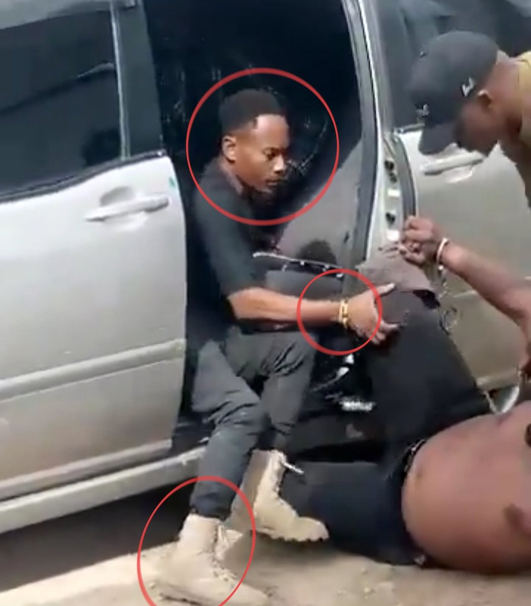 Huyu mwenye kapelo nilitonywa anaishi kibaha na anapenda kutembelea mitaa ya machinjioni loliondo kibaha kuna pub iko pale hakai na mtu zaidi ya mke wake ambae ni mfanya biasha k/koo soon tutajua