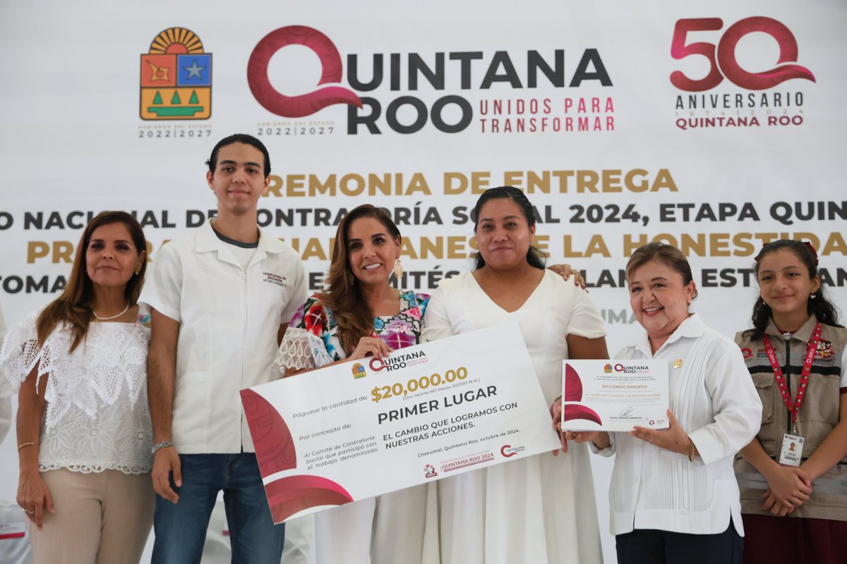 ContraloriasMX's tweet photo. #ContraloresMxTrabajando | @ContraloriaQR entrega el Premio Nacional de Contraloría Social en su etapa estatal. También tomaron protesta a las niñas y niños "Guardianes de la Honestidad", quienes promoverán valores de honestidad en sus aulas, hogares y comunidades. https://t.co/S4cogDvvJD