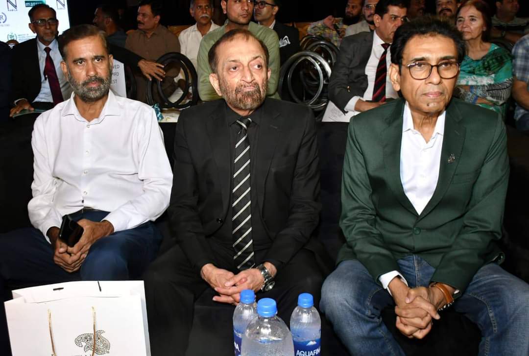 KamranAkhterMQM's tweet image. اور دُنیا کے بدلتے تقاضوں کو سمجھتے ہوئے ہمیں ان مواقعوں کو ضائع نہیں کرنا ہے ڈاکٹر خالد مقبول صدیقی کی کاوشوں سے 12 سے زائد جامعات کے کیمپسز کا کھلنا اور مختلف نئے پروجیکٹس کا آنا اِس شہر سے اُن کے پُرخلوص ہونے کی دلیل ہے
@KamranTessoriPk #PIDF @MubeenK190