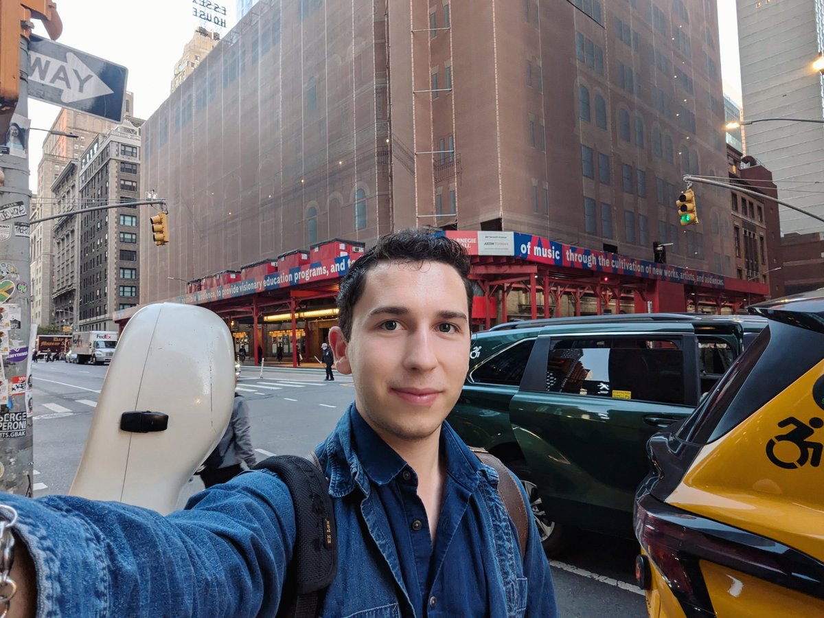 hollaver's tweet photo. @carnegiehall tonight!! 🍎 https://t.co/MMyxVsmIXi