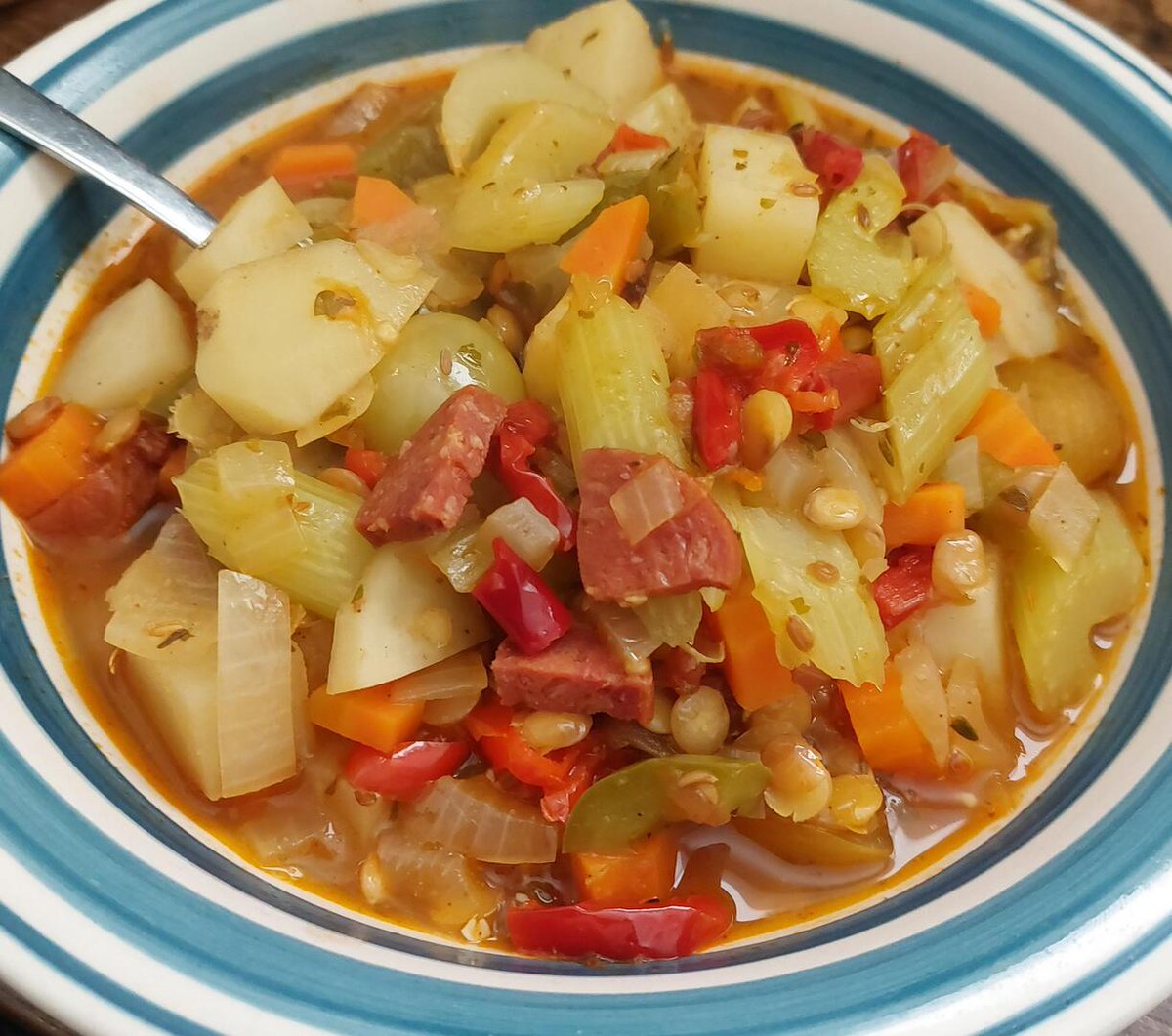 homevsfastfood's tweet photo. [homemade] "whatever's in the fridge and pantry" soup
👉 https://t.co/J4kfnLdZDc
#homemadesoup #fridgefinds #pantrystaples #comfortfood #mealprep #homecooking #food #recipes #foodpic #foodie #foodlover #cooking #hungry #goodfood #homecookingvsfastfood https://t.co/rD2a7rJTiz