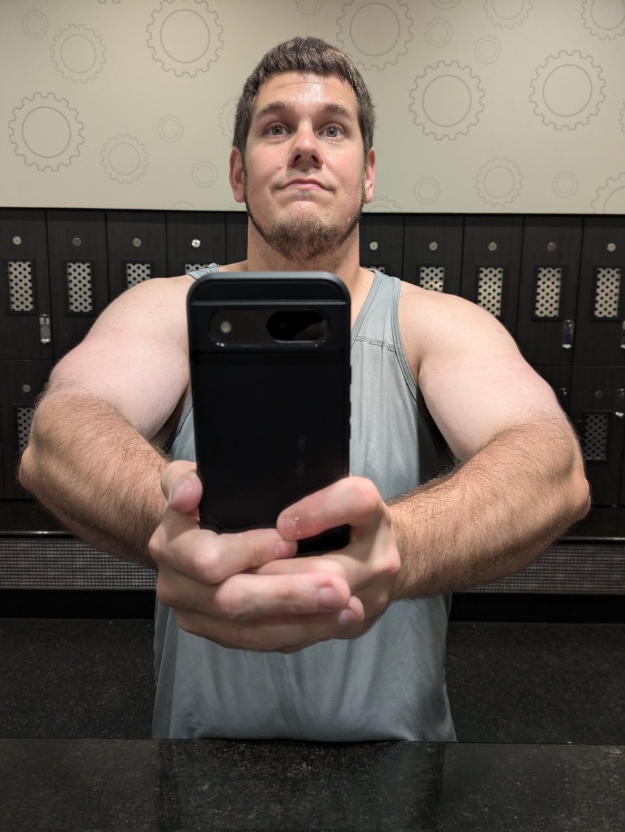 ross_write's tweet image. Gym life is strong