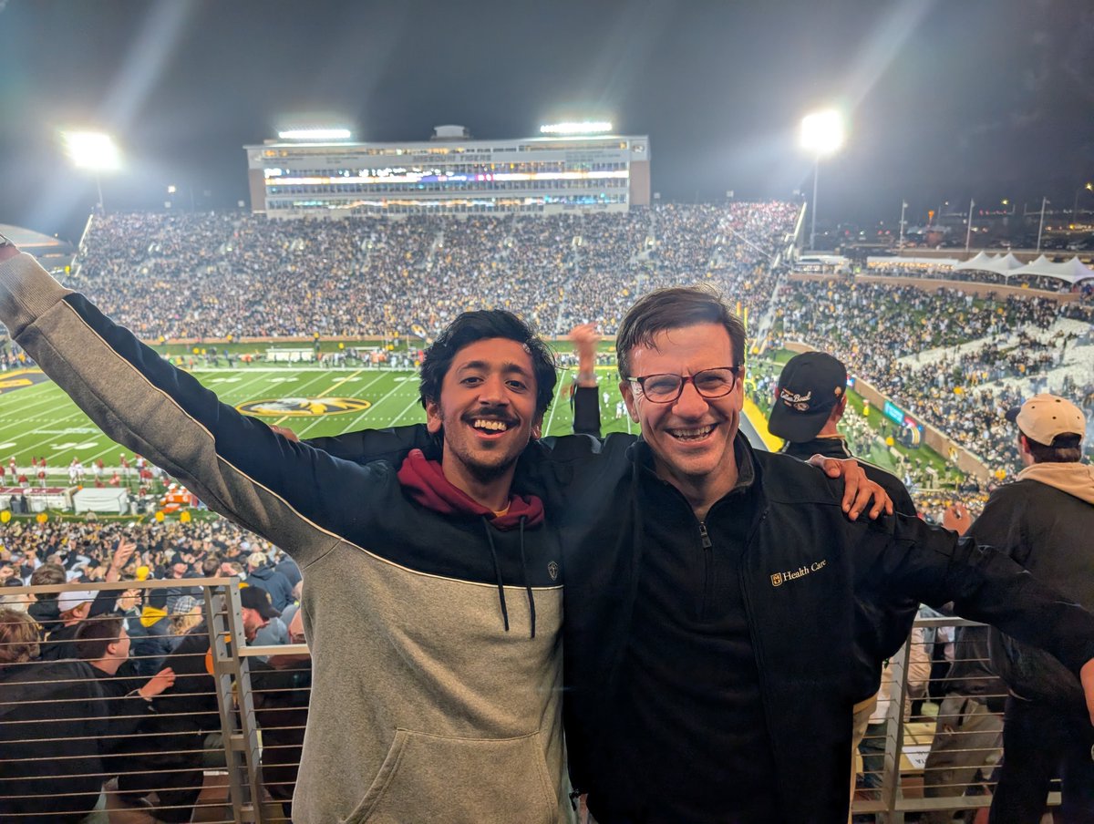 MUneurosurgery's tweet image. Alumni Tailgate at Mizzou VS OU game.
Honoring Dr. Norregaard’s 15 years of service to Mizzou Neurosurgery Residency training program @chicoinem1
#MizzouNSGY # Neurosurgery