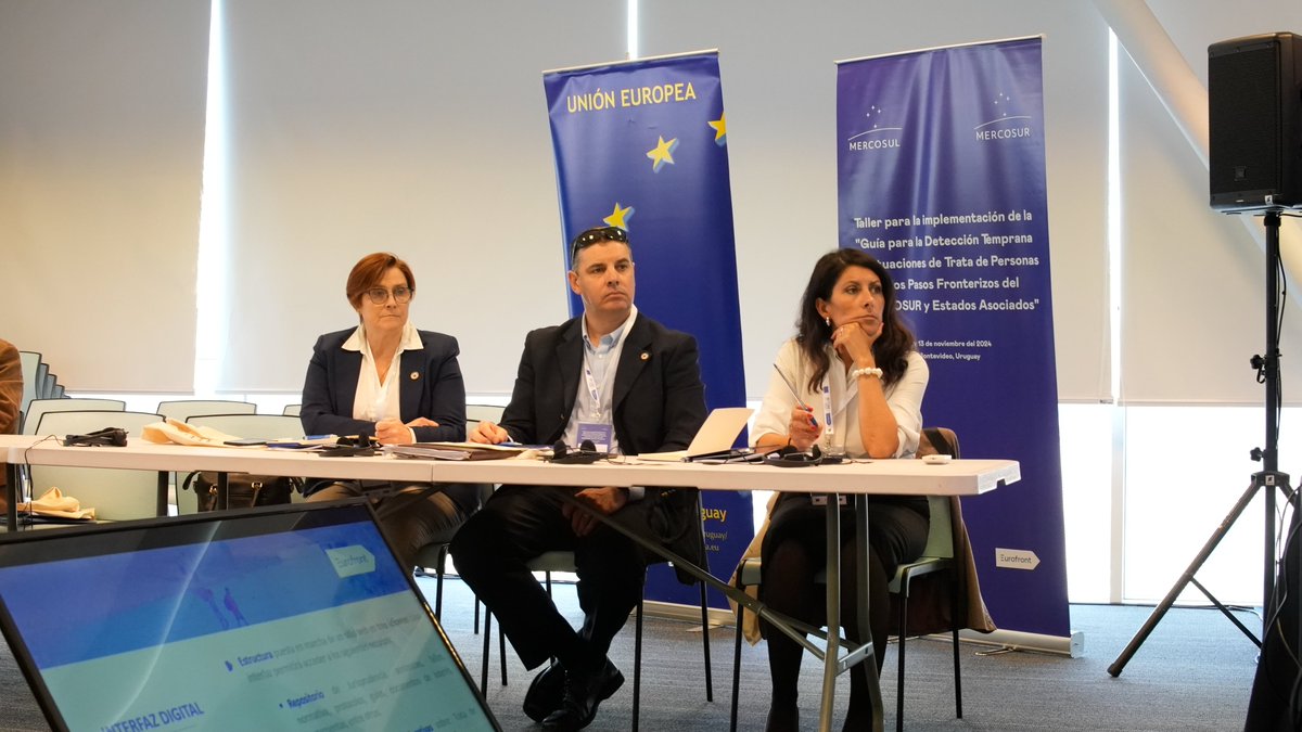Eurofront_UE's tweet photo. En Uruguay 🇺🇾, #EUROFRONT reunió a 9 países para una formación sobre la Guía de Actuación Regional para la Detección Temprana de situaciones de Trata de Personas en pasos fronterizos del #MERCOSUR y Estados Asociados.

#tratadepersonas #AlertaTrata https://t.co/GrgTNgDW65