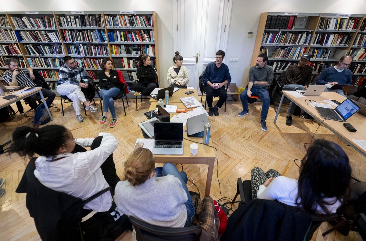 Academiadecine's tweet photo. Los participantes de los programas Rueda y Residencias Academia de Cine inician hoy las actividades conjuntas que compartirán estos días con diferentes profesionales. Arrancan con la actividad "Compartir carpeta" dirigida por el colectivo audiovisual @mediadistancia_ https://t.co/X8jgKYFzcf