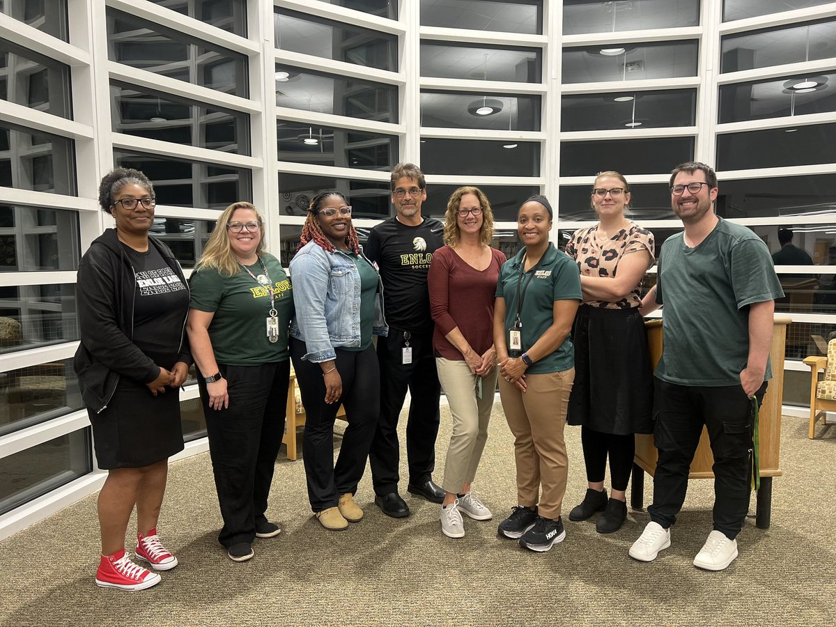 TeachWithFateya's tweet photo. Proud to work alongside these dedicated CTE teachers who bring learning to life everyday! 👩🏾‍🏫👨🏻‍🏫 Preparing students for the future, one skill at a time #CTE #CareerReady #InspiringEducators 🍎 https://t.co/E1nba5bP4i