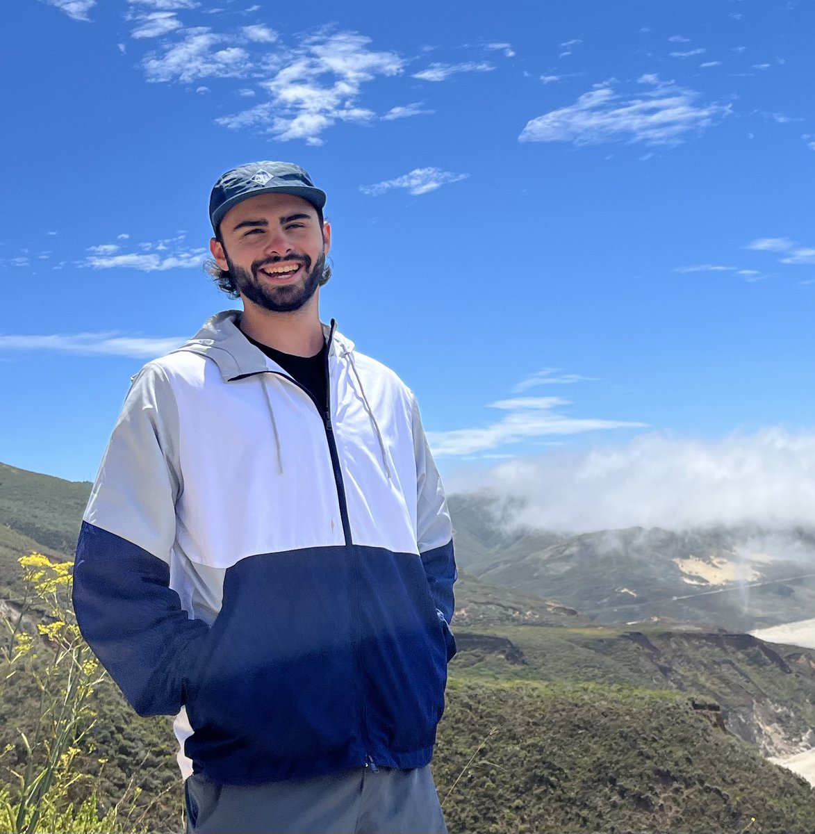 1stGen384's tweet photo. 📣first-gen spotlight 📣

David Thornton is a business major at GMU! As a first-gen student, he is excited to make his family proud with his accomplishments. His career goals are to earn his bachelor’s degree and help his dad start his own business! #WeAreFirstGen https://t.co/J29pOUThmZ