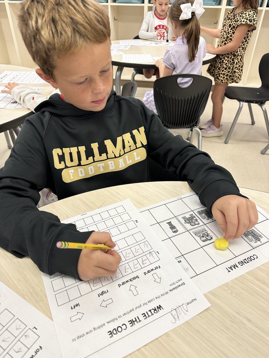 STEM_CCPS's tweet image. K, 1st, and 2nd grade students coded their way through a parade inspired by Balloons Over Broadway! Using maps as grids, they created algorithms to guide their "balloon floats", learning coding vocabulary along the way. #UnpluggedCoding @cullmanprimary @LindsayBrannon @eshaddix1