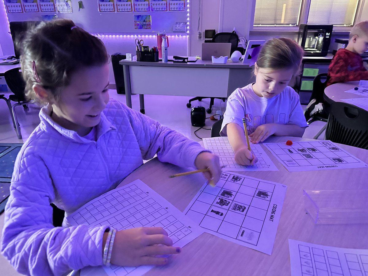 STEM_CCPS's tweet image. K, 1st, and 2nd grade students coded their way through a parade inspired by Balloons Over Broadway! Using maps as grids, they created algorithms to guide their "balloon floats", learning coding vocabulary along the way. #UnpluggedCoding @cullmanprimary @LindsayBrannon @eshaddix1