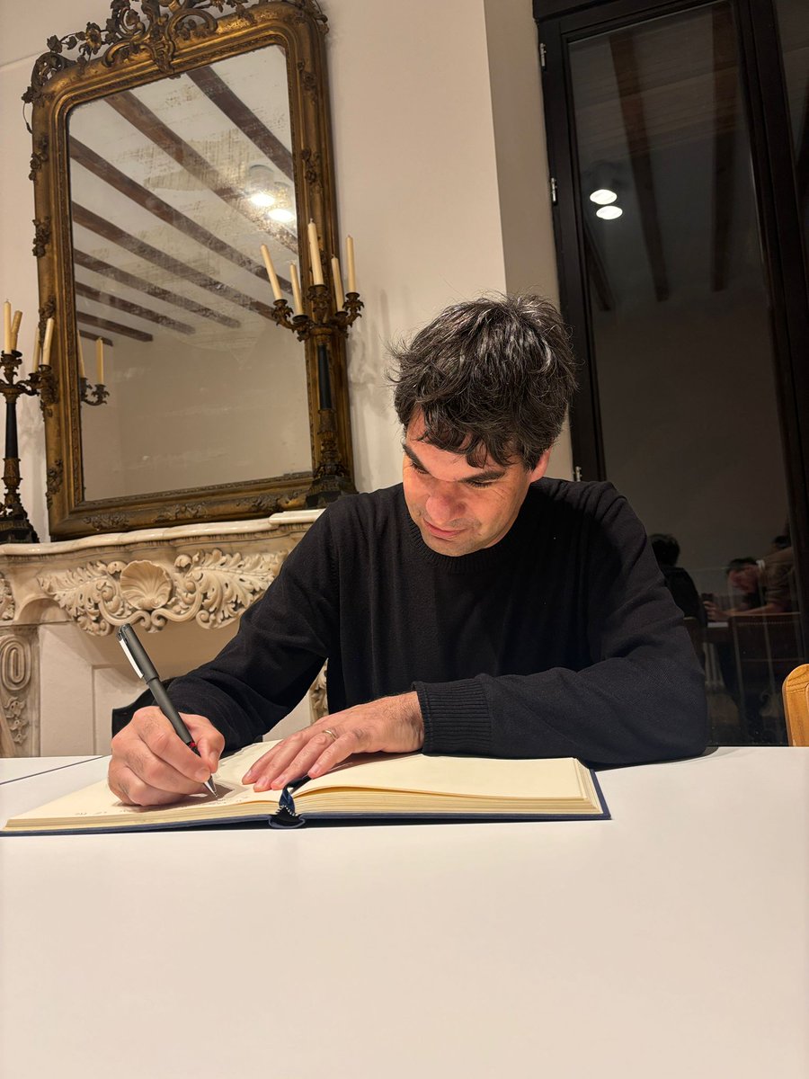 Filosofia - Ateneu Barcelonès (@filoateneubcn) on Twitter photo Ha estat un plaer acollir la conferència de Joshua Knobe (<a href="/xphilosopher/">Experimental Philosophy</a>), catedràtic a <a href="/Yale/">Yale University</a> i un dels principals teòrics de la filosofia experimental.
Moltes gràcies al <a href="/BiapBarcelona/">BIAP - Barcelona Institute of Analytic Philosophy</a> per fer-ho possible! Ha estat un plaer acollir la conferència de Joshua Knobe (<a href="/xphilosopher/">Experimental Philosophy</a>), catedràtic a <a href="/Yale/">Yale University</a> i un dels principals teòrics de la filosofia experimental.
Moltes gràcies al <a href="/BiapBarcelona/">BIAP - Barcelona Institute of Analytic Philosophy</a> per fer-ho possible!