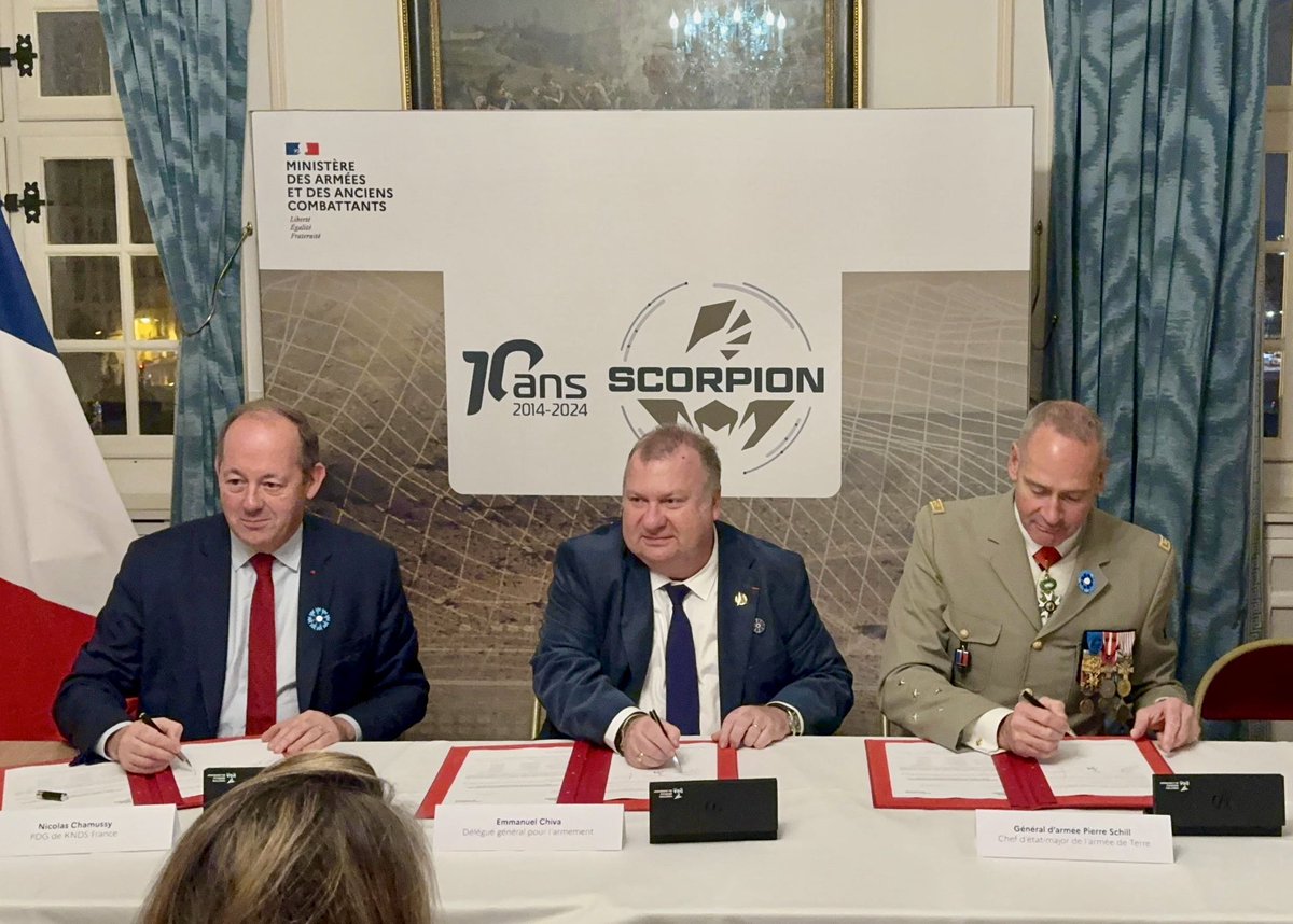 Aujourd’hui, à l’Hôtel national des Invalides, j’ai signé aux cotés d'<a href="/echiva/">Emmanuel Chiva</a>, <a href="/DG_Armement/">Délégué général pour l’armement</a>, et du général Pierre Schill, <a href="/CEMAT_FR/">Chef d'état-major de l'armée de Terre</a>, une convention entre <a href="/Armees_Gouv/">Ministère des Armées</a> et <a href="/KNDS_France/">KNDS France</a> relative à la Réserve Industrielle de Défense (RID), un projet dont j'avais proposé l'idée en