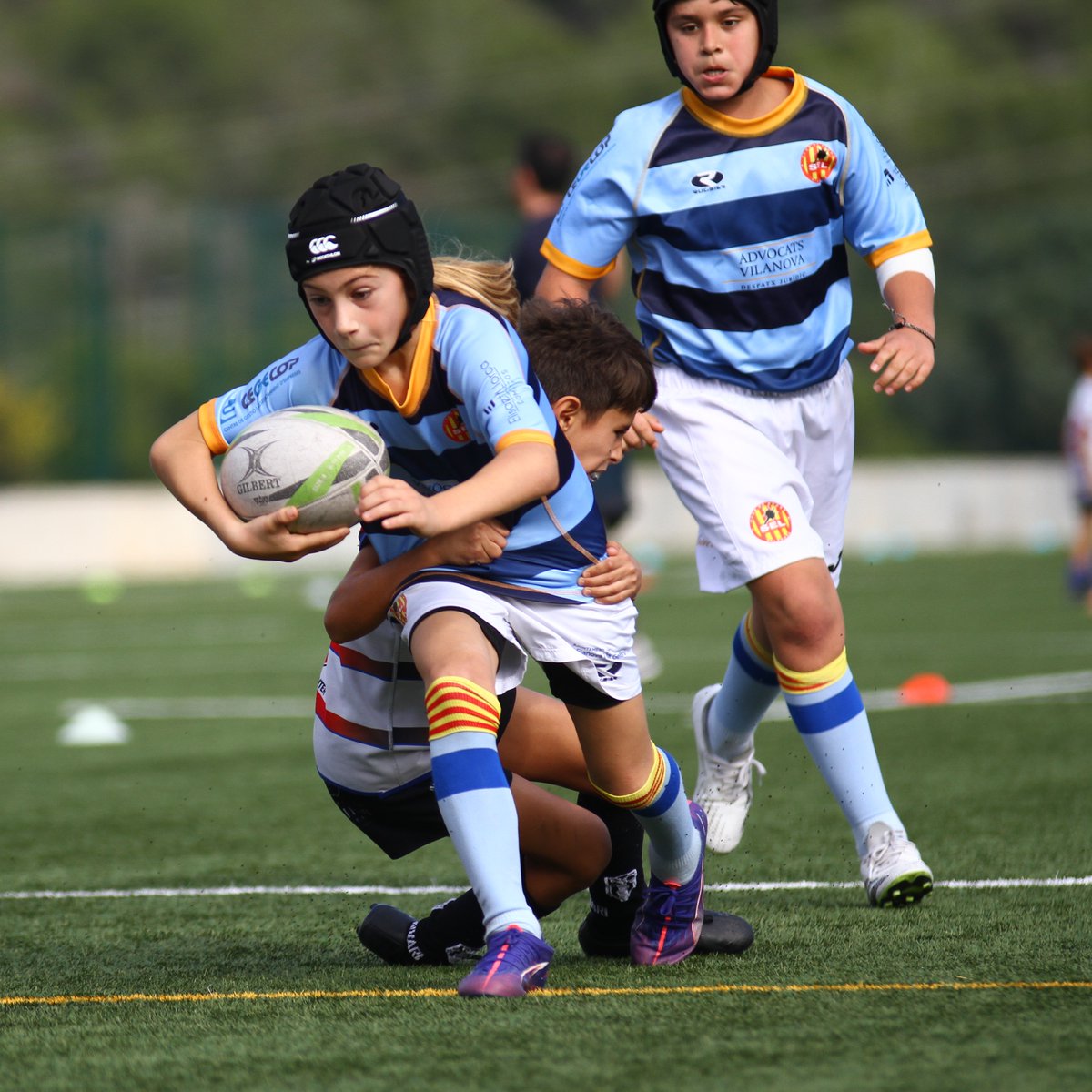 Selvng's tweet photo. 🏉 Escola de Rugby 

Un gran matí de rugbi el que vàrem viure diumenge passat al Nou Santa Bàrbara, on presentàvem un equip de cada categoria d'escola. 

Els més petitons, S6, s'ho van passar genial amb els seus jocs. https://t.co/lMPTacCxXR