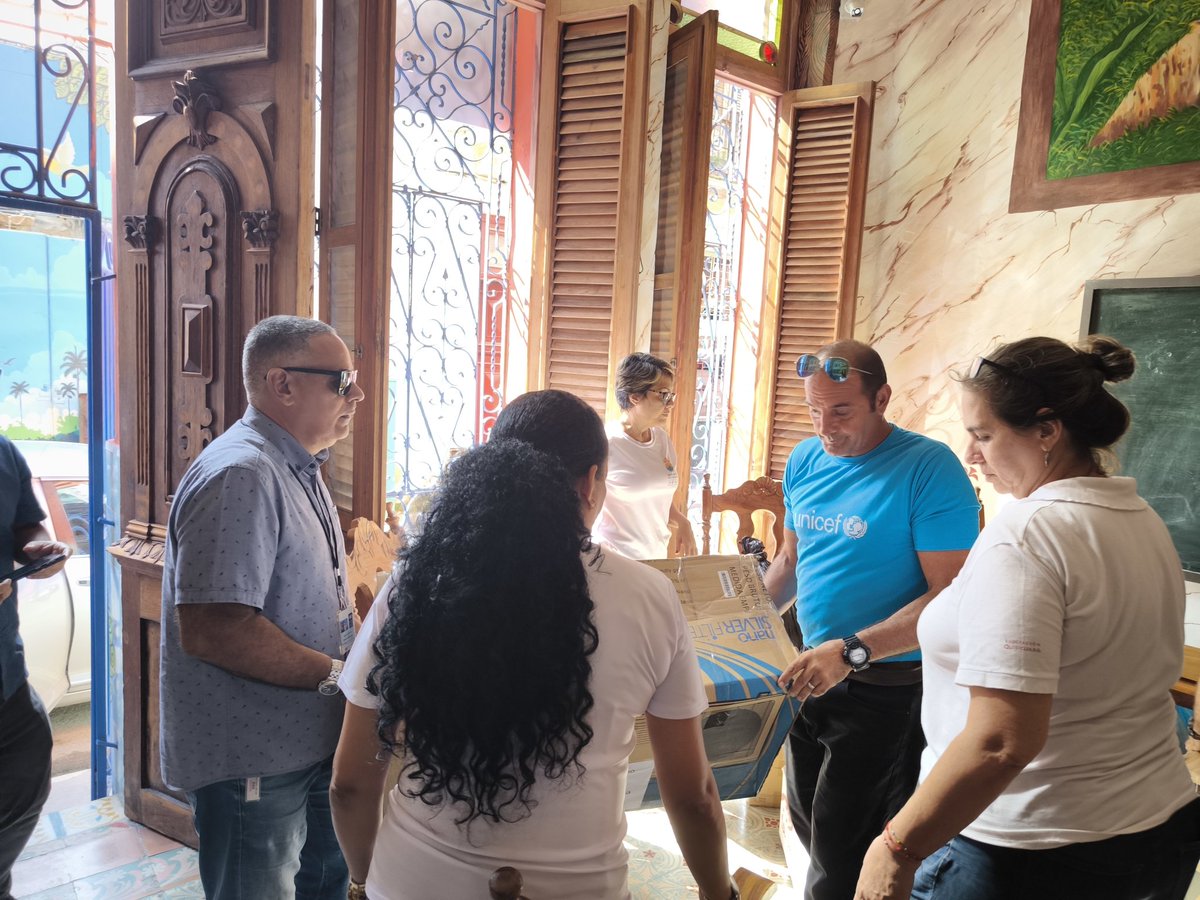 La solidaridad une e inspira a los cubano y hace grande la obra humana.
Por eso, acogemos en nuestra Institución contribución de <a href="/UNICEFCuba/">UNICEF Cuba</a>, <a href="/FAOCuba/">FAO Cuba</a> ,<a href="/ONU_Cuba/">ONU en Cuba</a> y <a href="/AcnuCuba/">Asociación Cubana de las Naciones Unidas - ACNU</a> para las familias afectadas tras el paso del #HuracanOscar en Guantánamo.
#CubaEsAmor