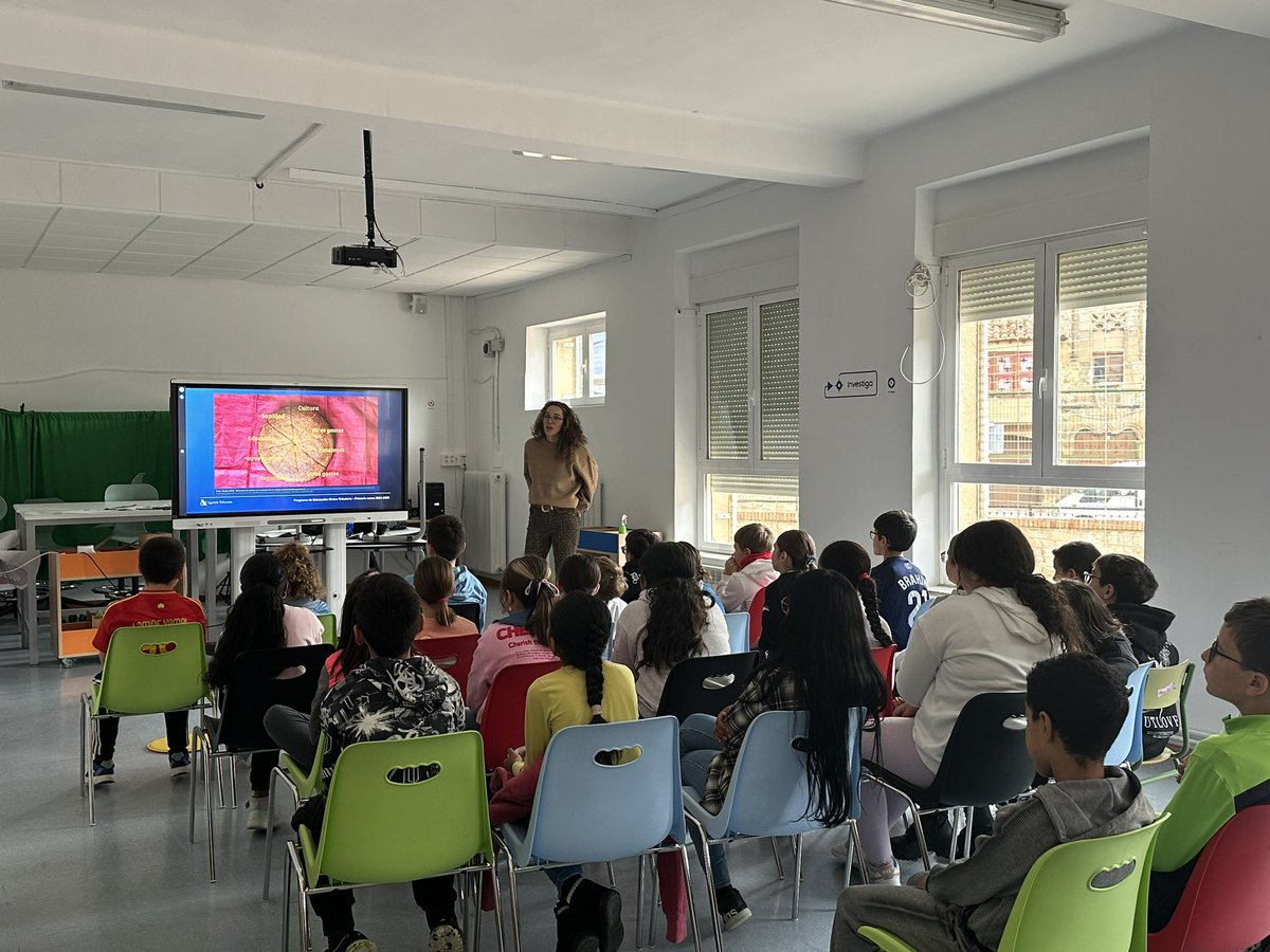 ceipdeagreda's tweet photo. Hoy nuestros alumnos de 5º y 6º han recibido una formación de la Agencia Tributaria muy interesante donde han podido valorar la importancia de pagar impuestos. @educacyl @CFIEdeSoria https://t.co/Sf25Ie12Si