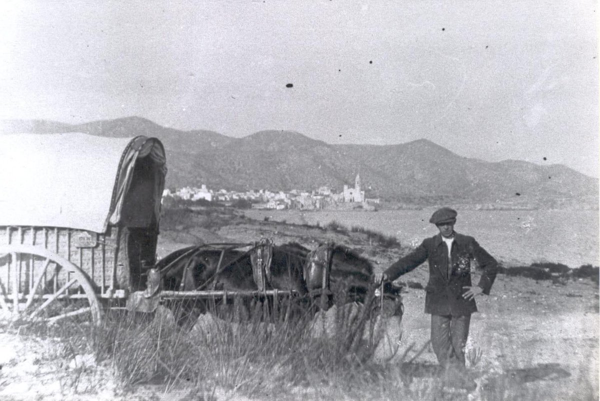 1910s 
Un carro on avui hi ha el passeig marítim 
#sitges #sitgesdelpassat 

instagram.com/p/DCR-i9coXzG/…
