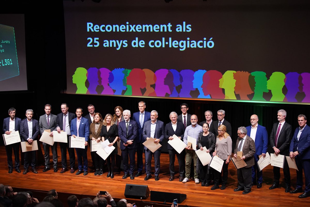 AuditorsCENSORS's tweet image. Avui reconeixem els 25 anys de col•legiació en el #DiadelAuditoria.
Enhorabona a totes les companyes i companys que avui compleixen 25 anys com a Censors Jurats de Comptes!!!!