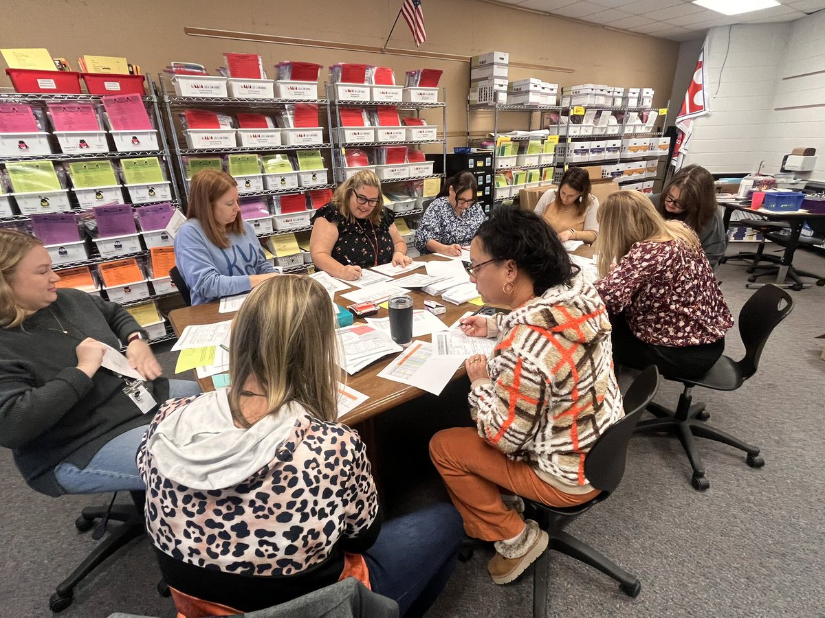 🍎Jenna Morrell🍏 (@msjennamorrell) on Twitter photo A huge thank you to <a href="/jtownelementary/">Jeffersontown Elem</a>’s Literacy Team for meeting this morning to complete Read at Home Plans so they are ready to go out by the end of the week! So thankful for their help in this critical work! <a href="/JtownElemAP/">Katie Thompson</a> @PilleErin <a href="/JCPSZone3AS/">Jessica Rosenthal</a> <a href="/JcpsElemEla/">JCPS Elementary ELA</a> A huge thank you to <a href="/jtownelementary/">Jeffersontown Elem</a>’s Literacy Team for meeting this morning to complete Read at Home Plans so they are ready to go out by the end of the week! So thankful for their help in this critical work! <a href="/JtownElemAP/">Katie Thompson</a> @PilleErin <a href="/JCPSZone3AS/">Jessica Rosenthal</a> <a href="/JcpsElemEla/">JCPS Elementary ELA</a>