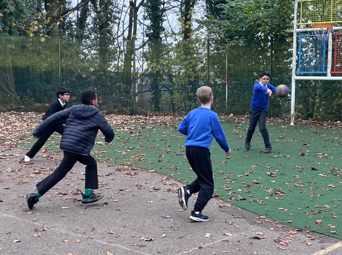 LJS6SW's tweet photo. This half term, we are doing netball in outdoor PE. Today we played mini games. https://t.co/KbszK0Rgx6