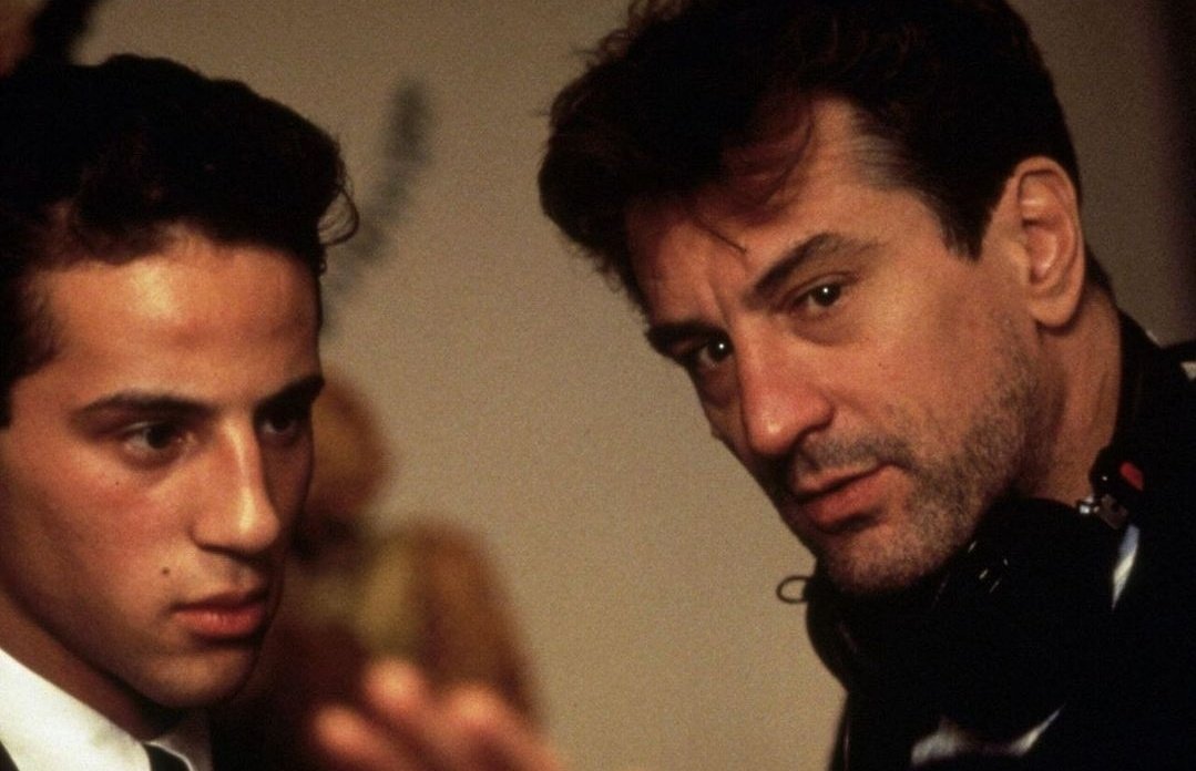 robcinodaily's tweet photo. Robert De Niro on the set of 'A Bronx Tale' (1993) https://t.co/eZqDQKDUwM