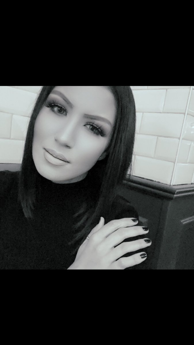 ChloRicky1's tweet photo. Excellente soirée les amis, pour moi c’est petit restau ce soir#mardi #restau #miam #makeup #froid 🥗 https://t.co/FpCTTUksJa