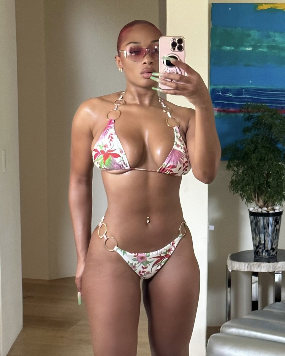 addictionbaddie's tweet photo. megan thee stallion is SO HOT...
https://t.co/wWJZ8m9nIm