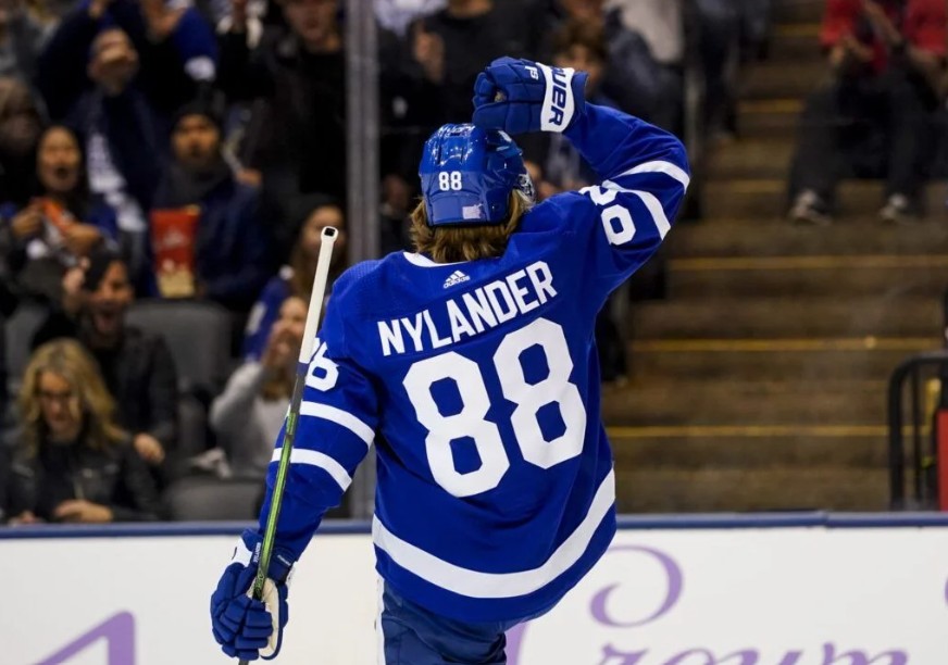 FantasyGuruSite's tweet photo. Elite Mafia – @jorgepucks brings you his top GPP stacks, cash game & one-off plays, and goalies for your #NHL #DFS lineups! We have a 7️⃣-game slate that starts at 7:00 p.m. with some good spots to consider stacking.

Light the lamp with Fantasy Guru 🚨
🔗https://t.co/FbIOiaP19N
#NHLTwitter #NHLPicks #LeafsForever