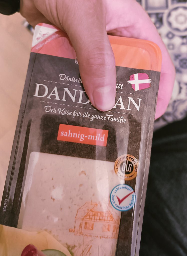 Oddyzation's tweet photo. Dandadan cheese??? https://t.co/q6TgdRNN3I