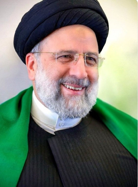Ho_hamzei's tweet photo. ناخودی ها با کینه
خنجرت  زدند !
و خودی ها با نامهربانی!
یکسره آماج تهمت ها بودی
 وزخم زبانها!
اما مانند مادرت زهرا(س)
 درد کشیدی
و به رو نیاوردی!
خندیدی و
  تا جان داشتی
 پای امام زمانت ایستادی!

و یک لحظه جهت آسایش خلق نیاسودی!

وچه سخت است بی تو نفس کشیدن... https://t.co/ruhpE5WhAn