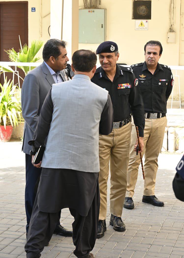 AzharKhanPak7's tweet photo. Farewell to outgoing DG Rangers Sindh &amp; Welcoming the new DG. https://t.co/EFdMQbjVSa