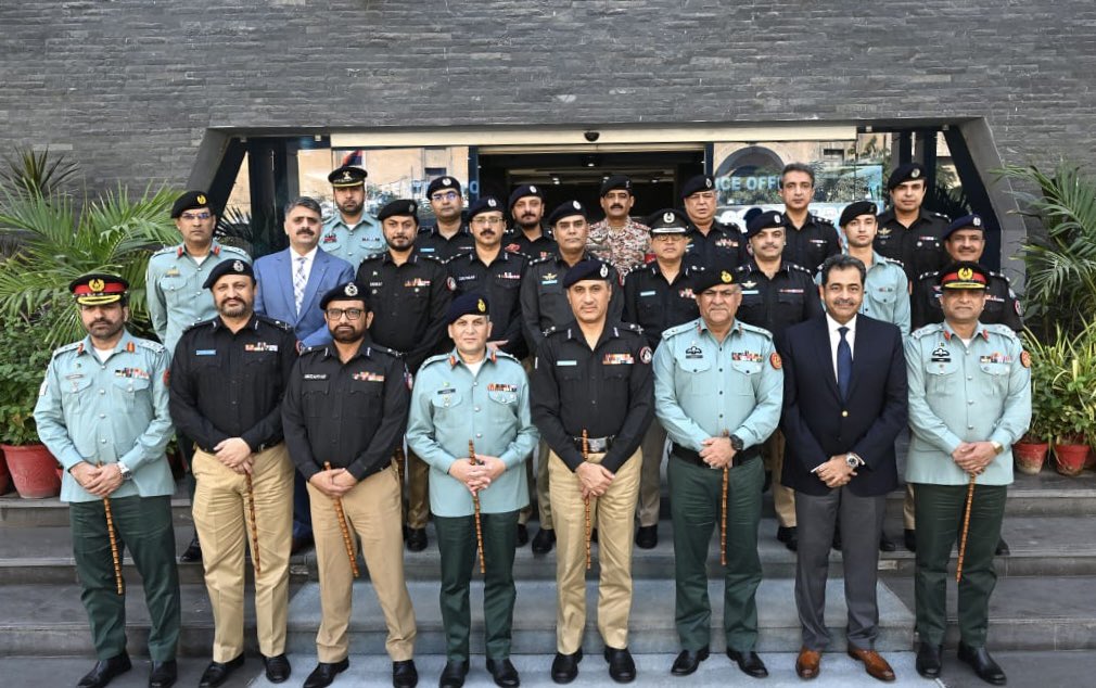 AzharKhanPak7's tweet photo. Farewell to outgoing DG Rangers Sindh &amp; Welcoming the new DG. https://t.co/EFdMQbjVSa