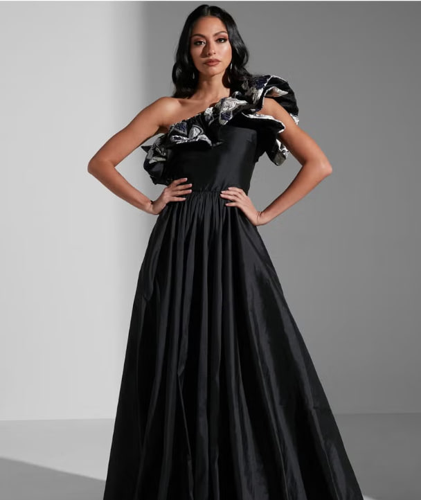 Beloved10Belove's tweet image. This versatile piece is perfect for any occasion, making you the epitome of elegance and sophistication. Don't just wear a dress, make a statement with our masterpiece. #DesignerFashion #LuxuryStyle #ElevateYourWardrobe