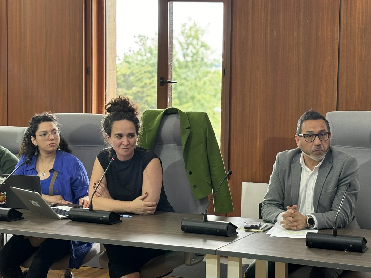 SeremieconomiaX's tweet photo. Ahora| Equipo de la División de Desarrollo Productivo Sostenible del @meconomia expone propuesta sobre Centro Tecnológico Regional de Economía Circular ante la Comisión Conjunta de Hacienda del Consejo Regional de Los Lagos @core_los_lagos @GoreLosLagos https://t.co/nsKeIrzMRE