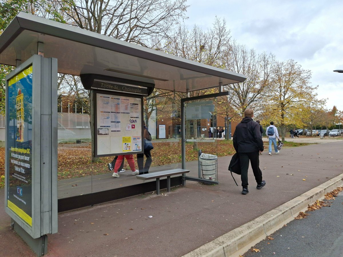 leparisien_95's tweet photo. Chaos sur les lignes de bus à Cergy-Pontoise : la grande angoisse des lycéens pénalisés par les retards
➡️ https://t.co/7AizSINgh6 https://t.co/sGQivtm9Ad