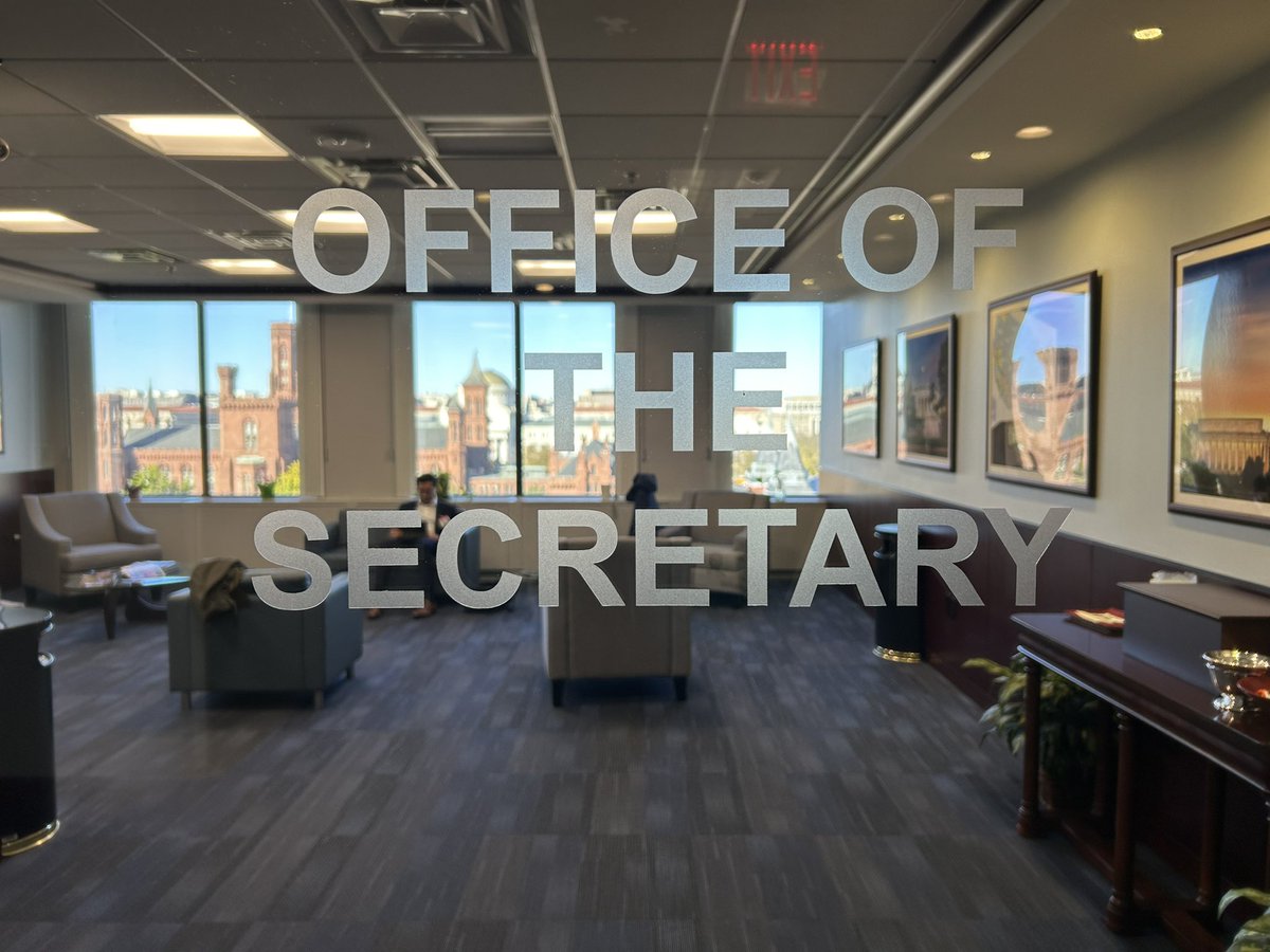 AndrewFishbein's tweet photo. 7th floor vibes https://t.co/fEeSwStvYP