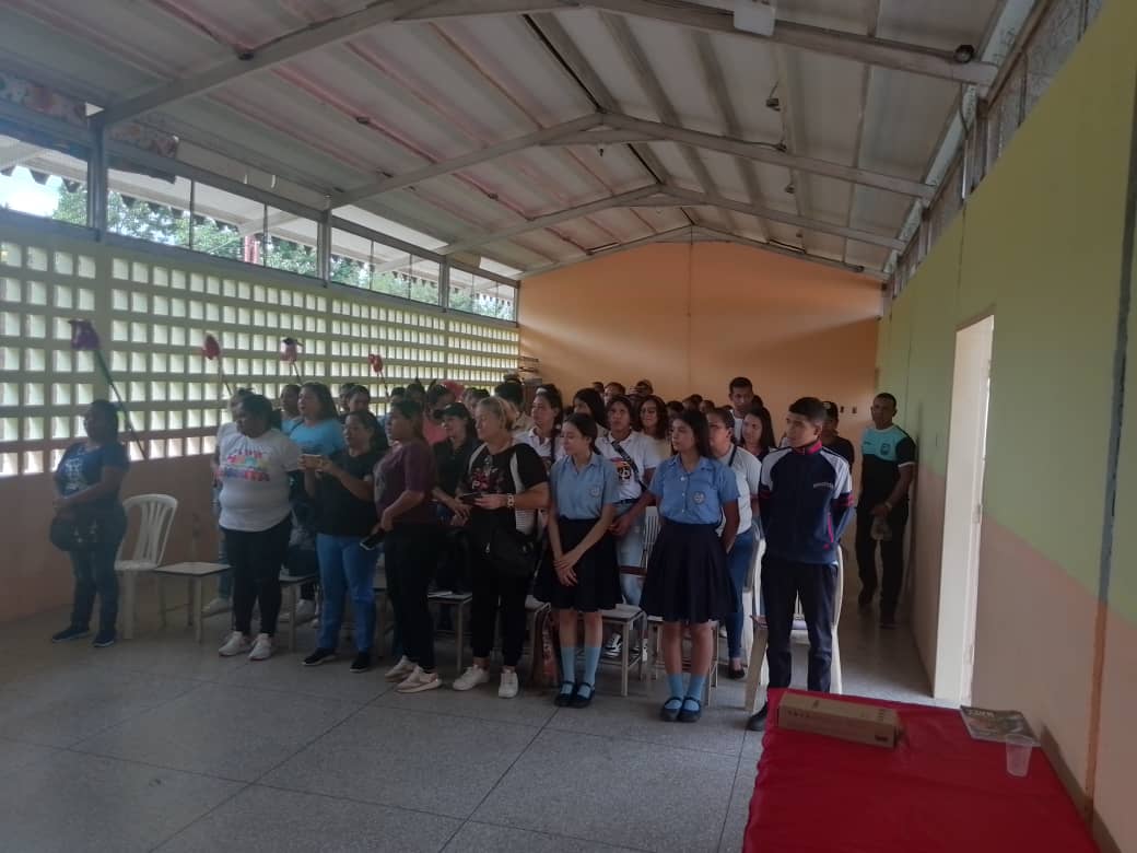 MisinRobinson's tweet photo. Hoy 12/11/24 Misión Robinson Casacoima estuvo presente en la elecciones de la OBE Y FEVEEM realizo en la escuela El Triunfo Parroquia Manuel Piar contando con la presencia de los liceos del Municipio https://t.co/KYNIIlgQ3l