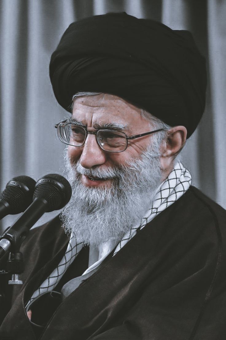 او پدر و #عزیز_جان من است:))❤️
#لبیک_یا_خامنه_ای