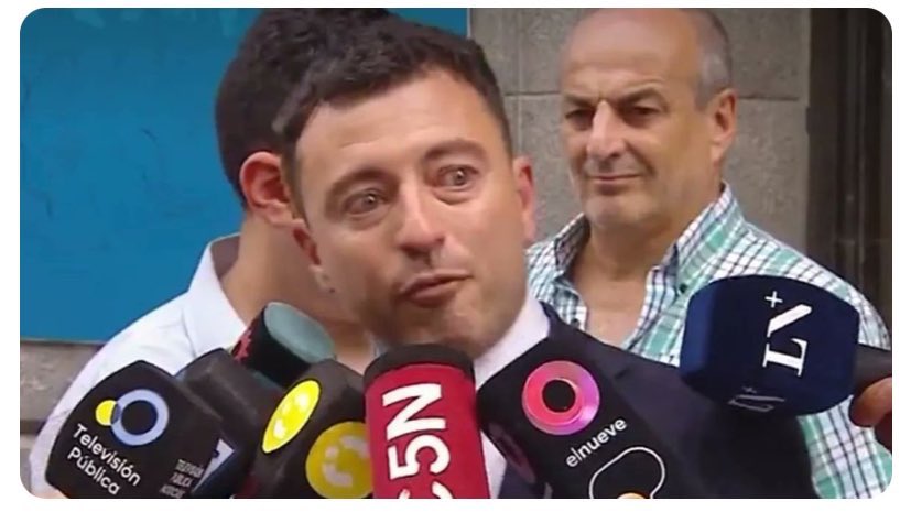rinconet's tweet photo. DURÍSIMA ADVERTENCIA DE LA UCR: “Que el Presidente nos denigre, nos escupa, nos trate de ratas inmundas o considere a Raúl Alfonsín como un golpista no conseguirá amedrentarnos: seguiremos apoyando todos los proyectos que envíe al Congreso.” https://t.co/YLidXJrKAq